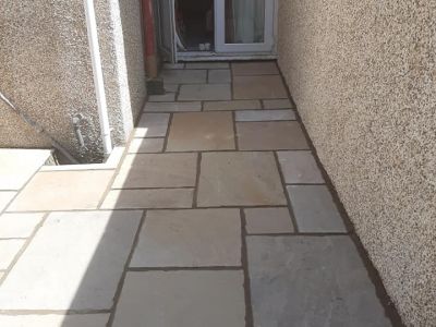 Garden Wall & Paving